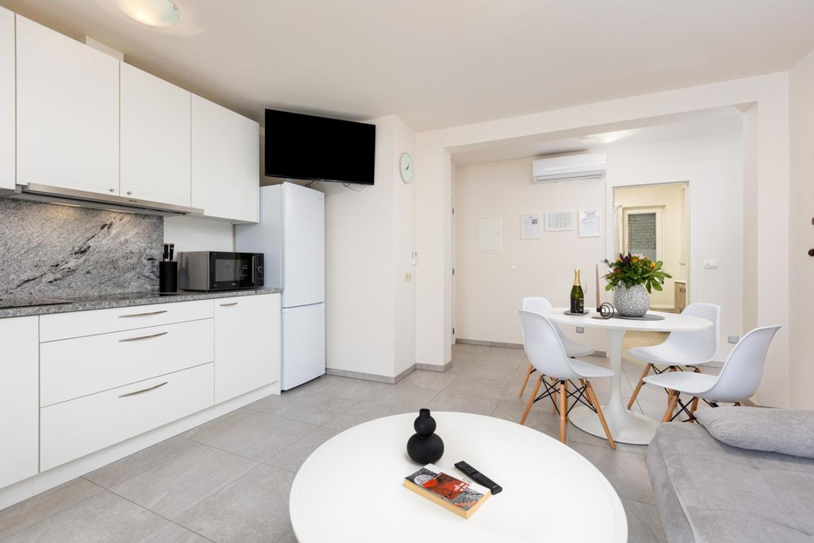 Apartments Pivas Malinska Kültér fotó