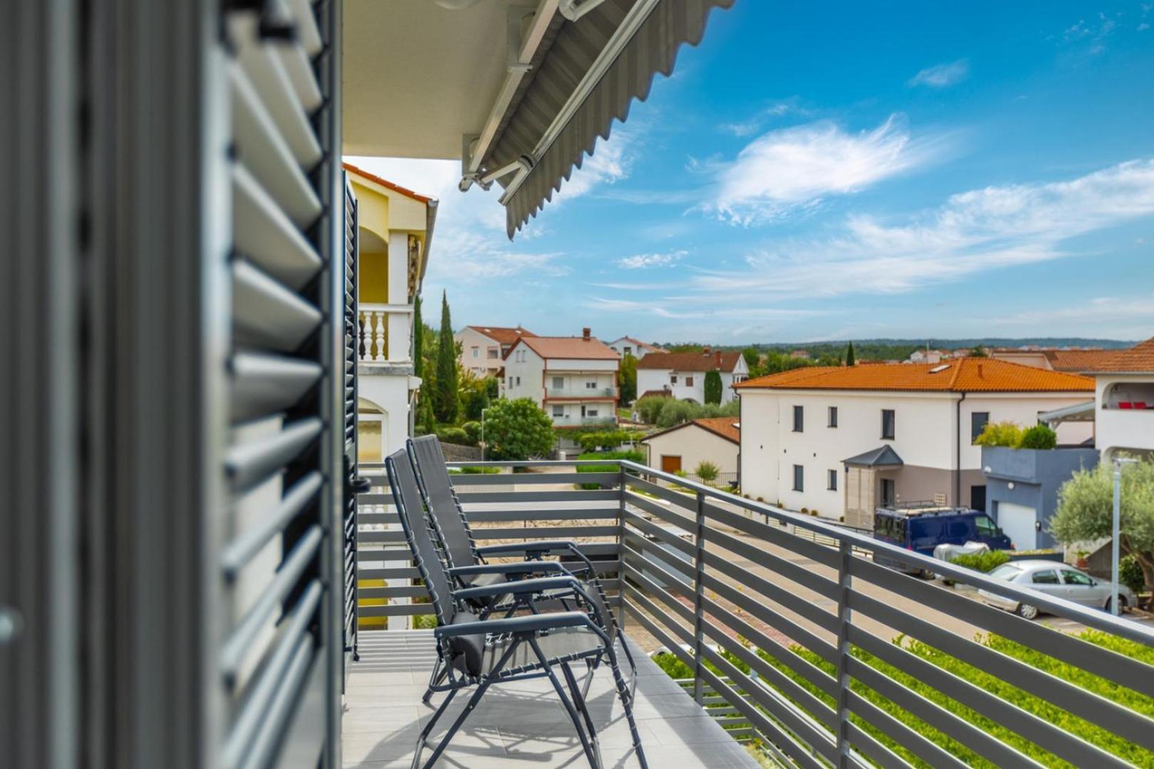 Apartments Pivas Malinska Kültér fotó
